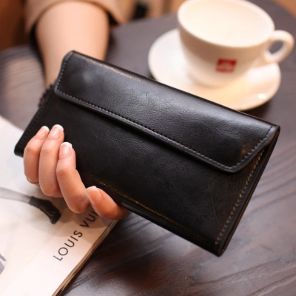 Elegant Women's Genuine Leather Buckle Wallet – Sleek and Trendy Design