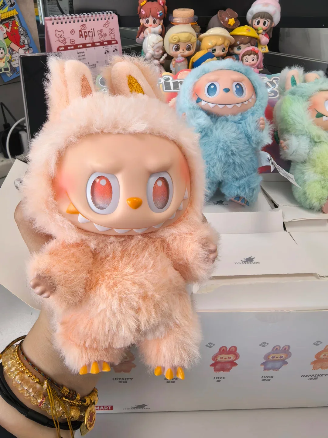 らぶぶ　カラビナ付き ラグジュアリーバッグのキャラデコが空前のヒット！「ラブブ