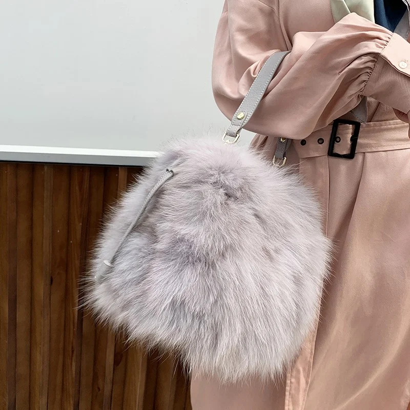 Furry Ladies High Quality Fur Bag Luxury Fox Fur Pull Strap Closed Bucket Bag Fashion Plush Crossbody Fur Bag
