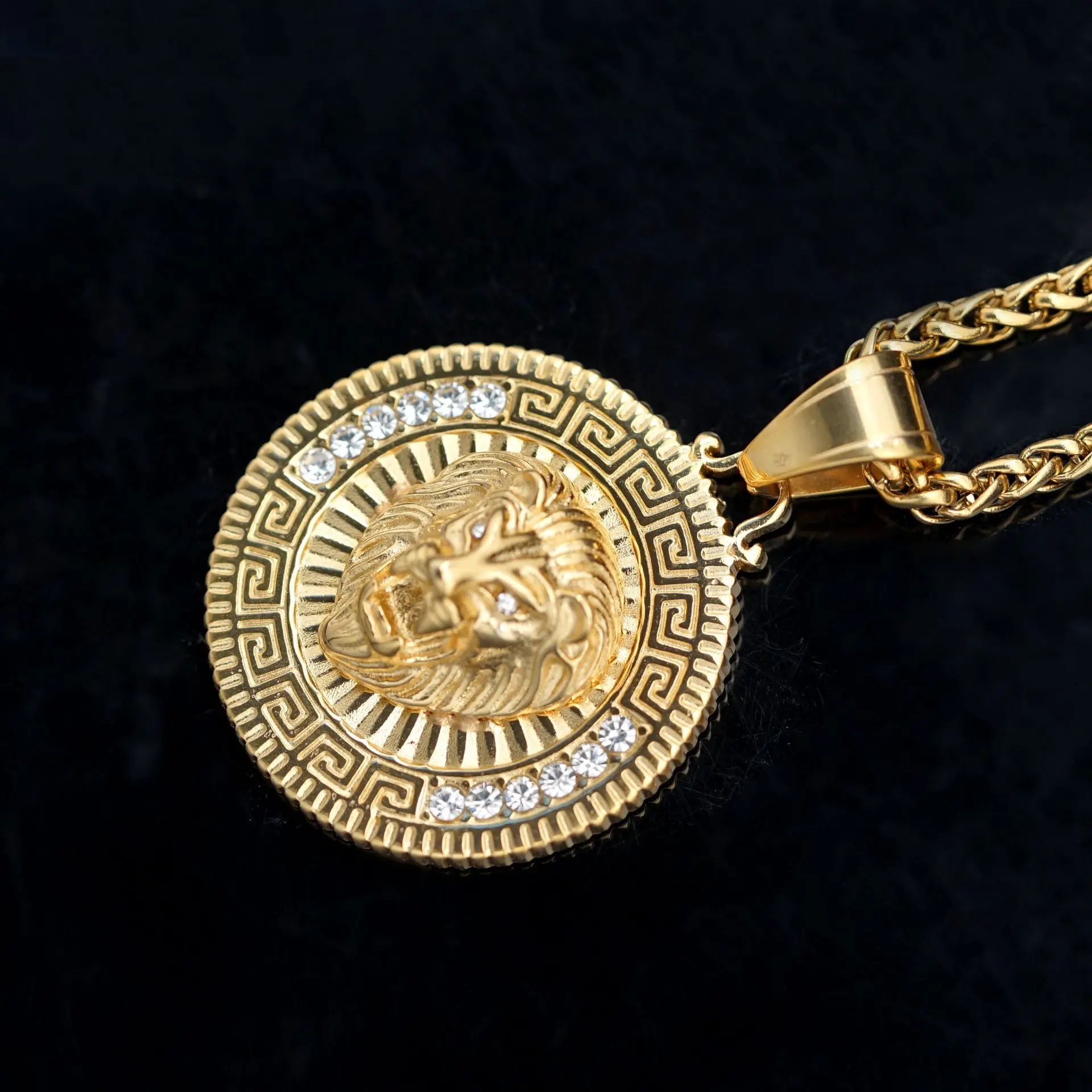 Hip hop New Men's Lion King Tag Personalized Men's Jewelry 316L Stainless Steel with rhinestone Necklace pendant Jewelry 2