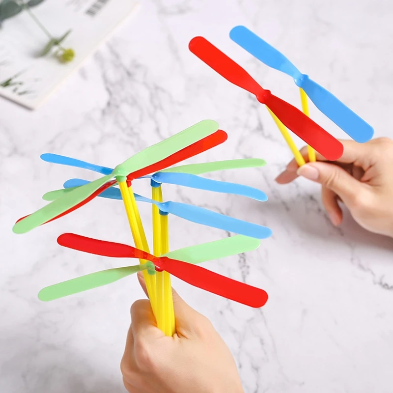 Flying Bamboo Propeller Toy 100PCS Multicolour Funny Outdoor Play Set Toy for Children Kindergarten 3/4/5Year+ bamboo dragonfly wind spinner toys
