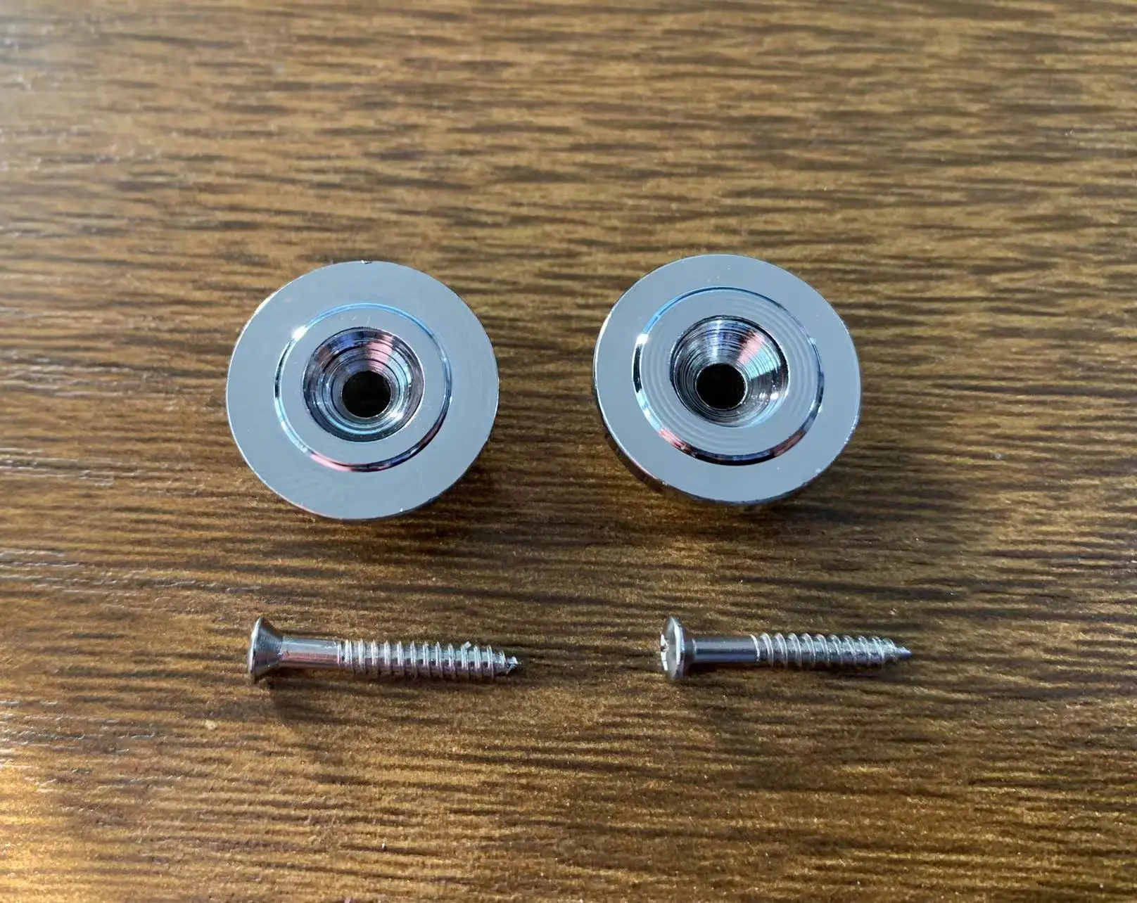 1PC 4 / 5 Strings Electric Bass Guitar String Retainer Guide Metal Round Chrome Color Guitar Accessories