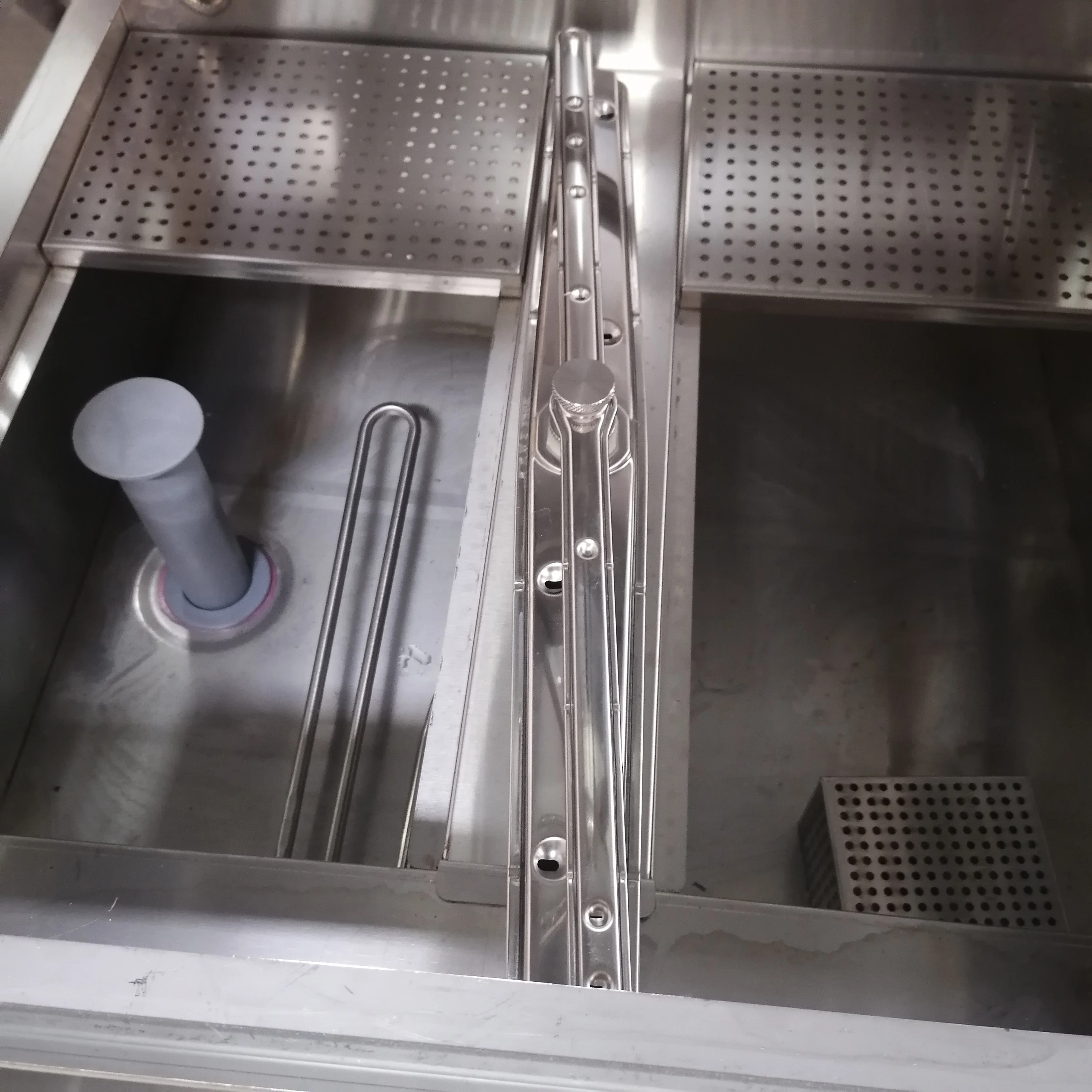 Wholesale Price 2024 Hotel Kitchen Accessories Commercial Dishwasher Freestanding Hood Type Dishwasher Machine 6