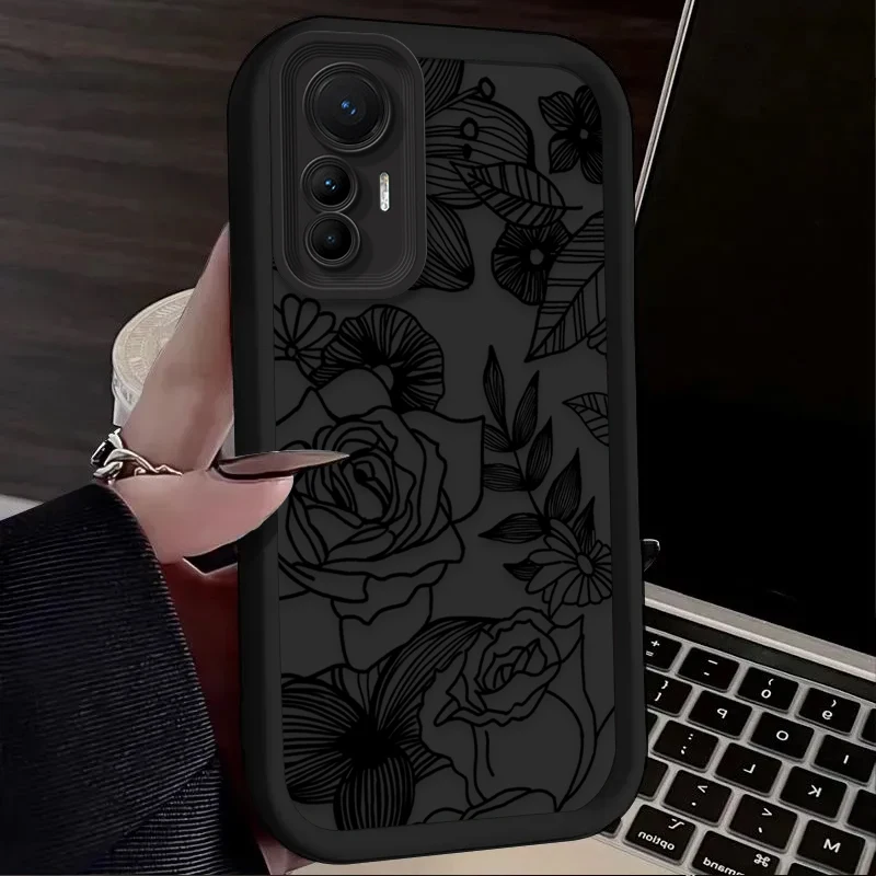 Retro Black Flower Phone Case - Elegant Protective Cover
