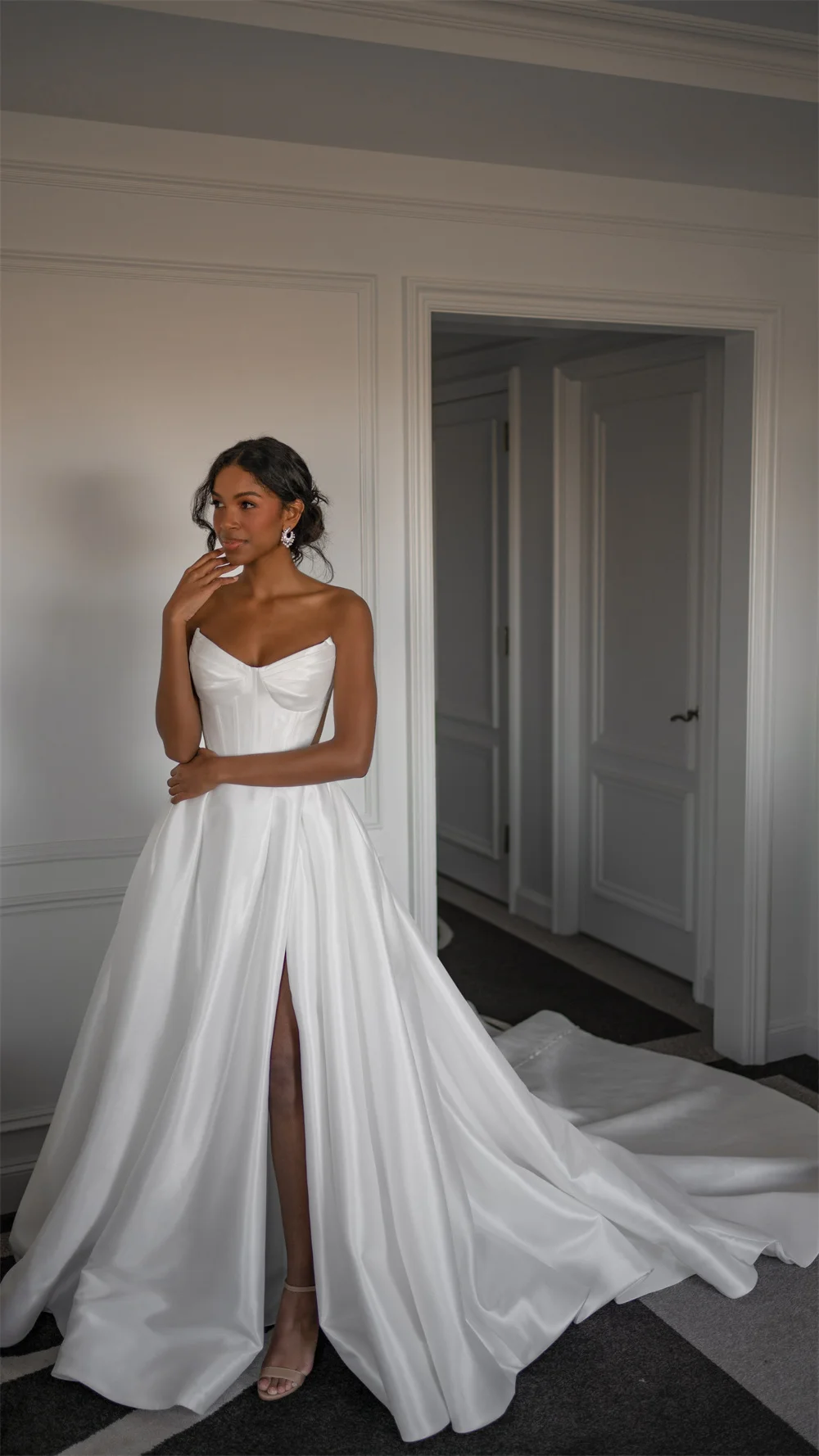 FIDDY898 Strapless Sleeveless Wedding Dresses High Quality Satin Fabric with Buttons Sweetheart Leg Split Bridal Dress C137 2