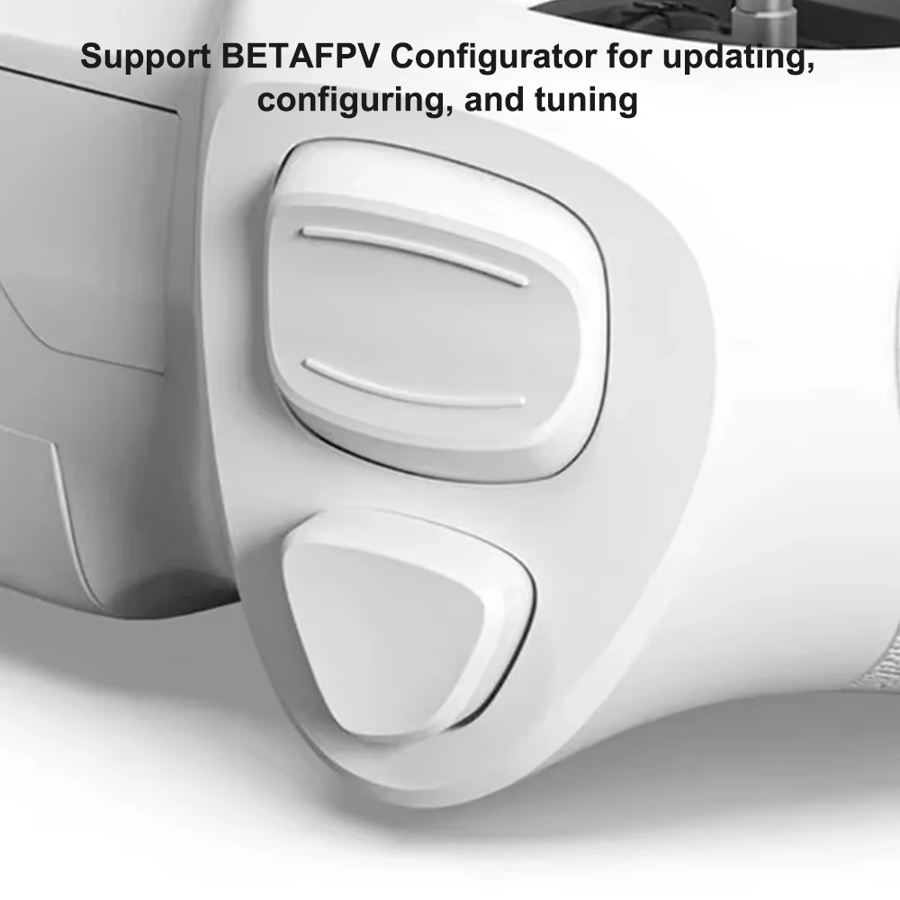 Radiocommande BETAFPV LiteRadio 3 ELRS M2 tenue en main, montrant sa taille compacte adaptée aux pilotes de drones.