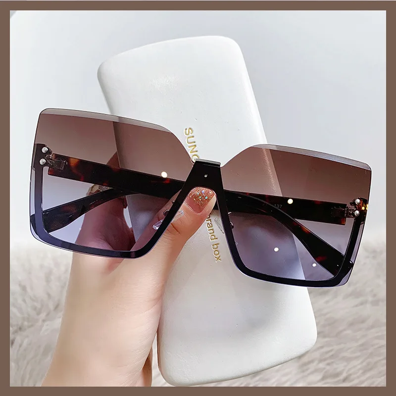 

2022 New Half Frame Metal Sunglasses Fashion Sunglasses for a Slim Look UV Protection Glasses