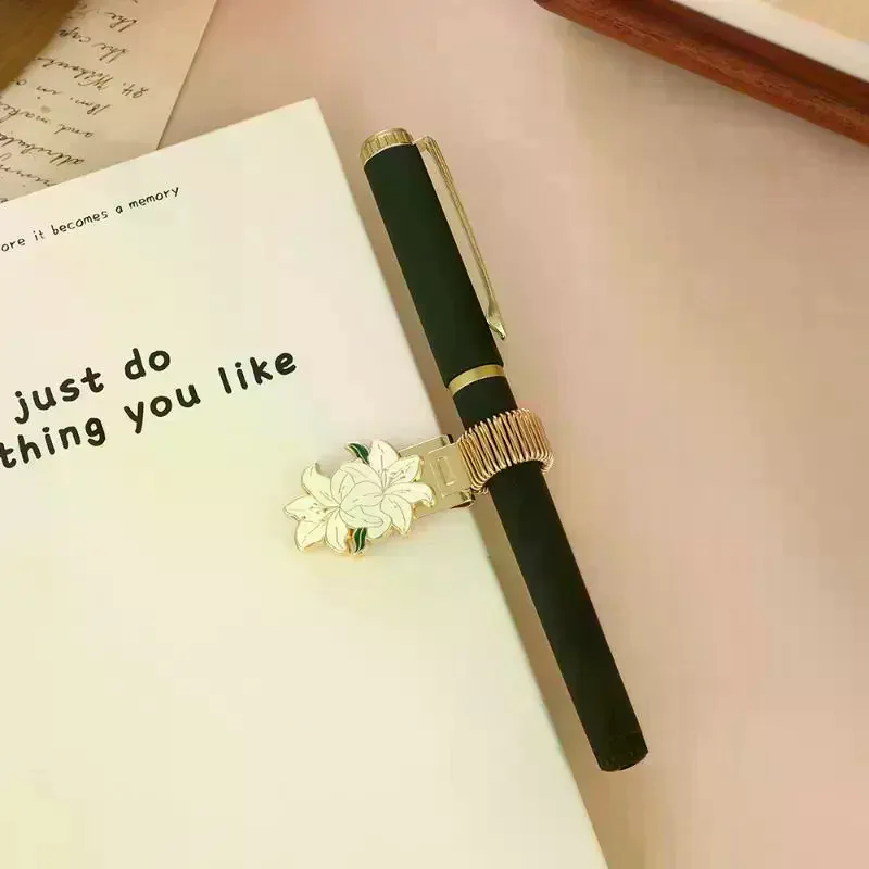 한 개의 꽃을 테마로 한 금속 펜 클립, 창의적인 복고풍 스프링 펜 클립, 학생용 펜 클립, 노트북 및 학교 용품에 적합