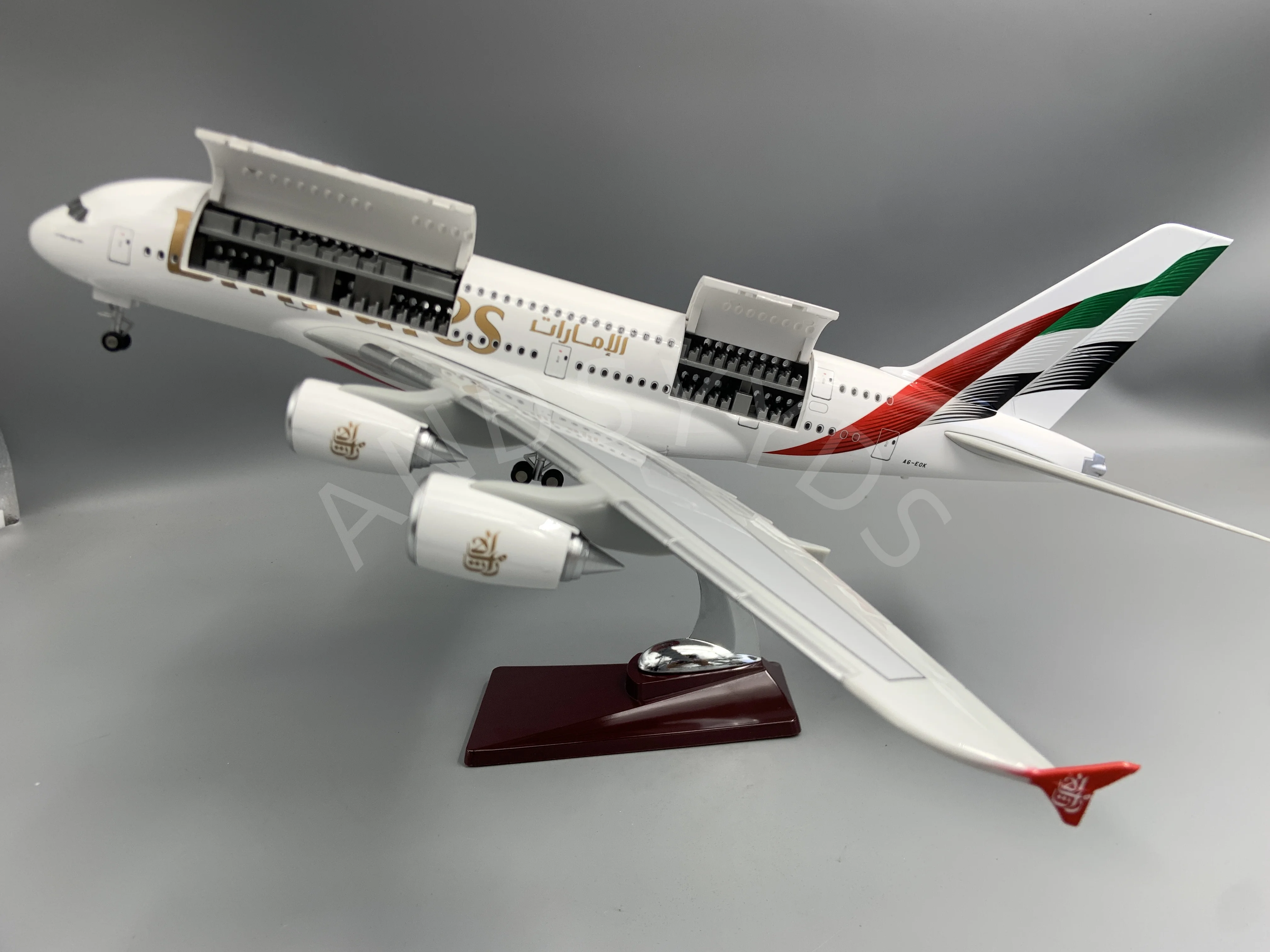 NEW Airbus A380 UAE/Emirates Model Plane 18 inchs Large Model