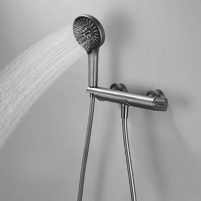 ก๊อกน้ําข้างอ่างอาบน้ําแบบขยายสีเทาปืนหรูหราน้ําร้อนและน้ําเย็นวาล์วผสมทองเหลืองพร้อมฝักบัวปืนฉีด 2