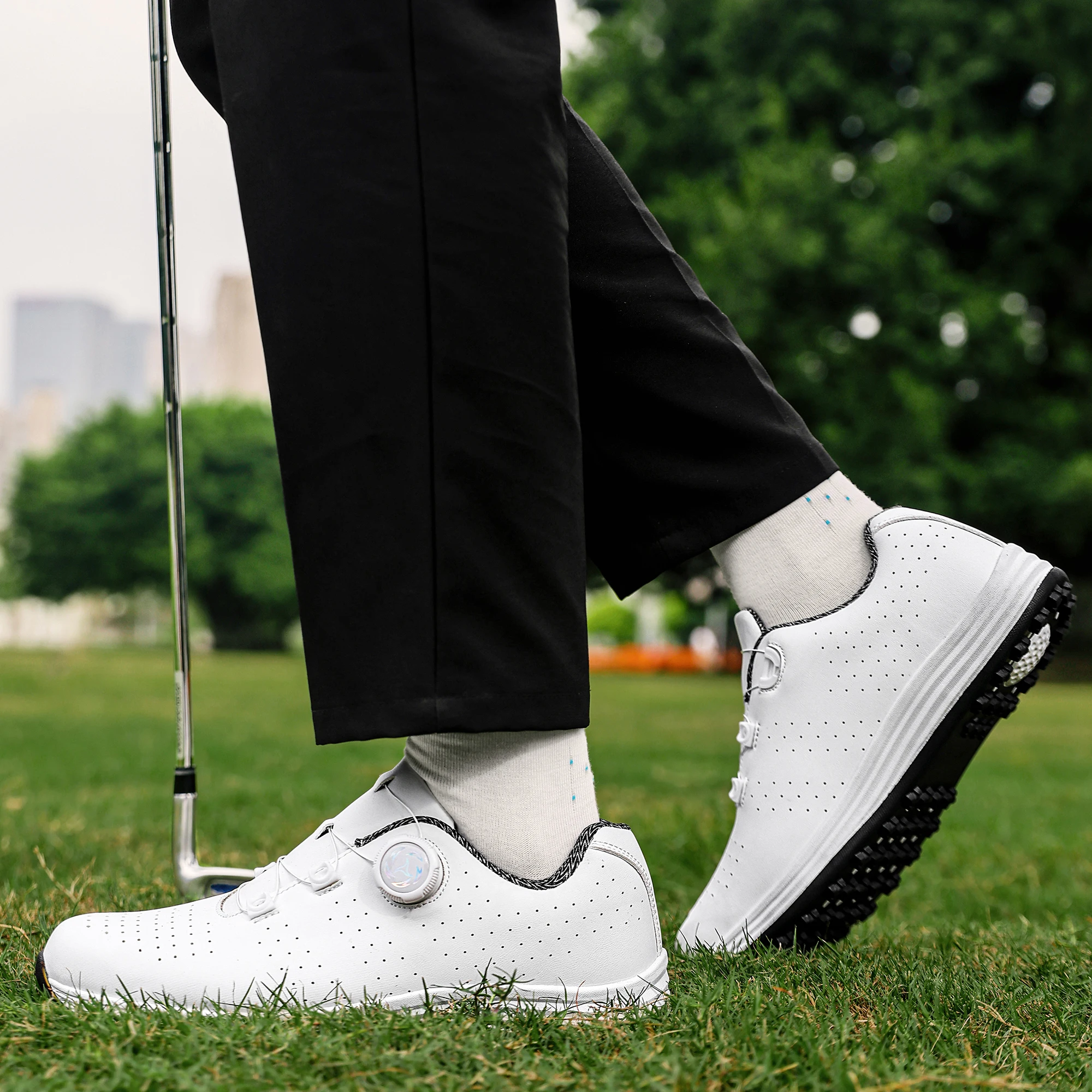 Fashionable and Comfortable Golf Shoes for Outdoor Activities