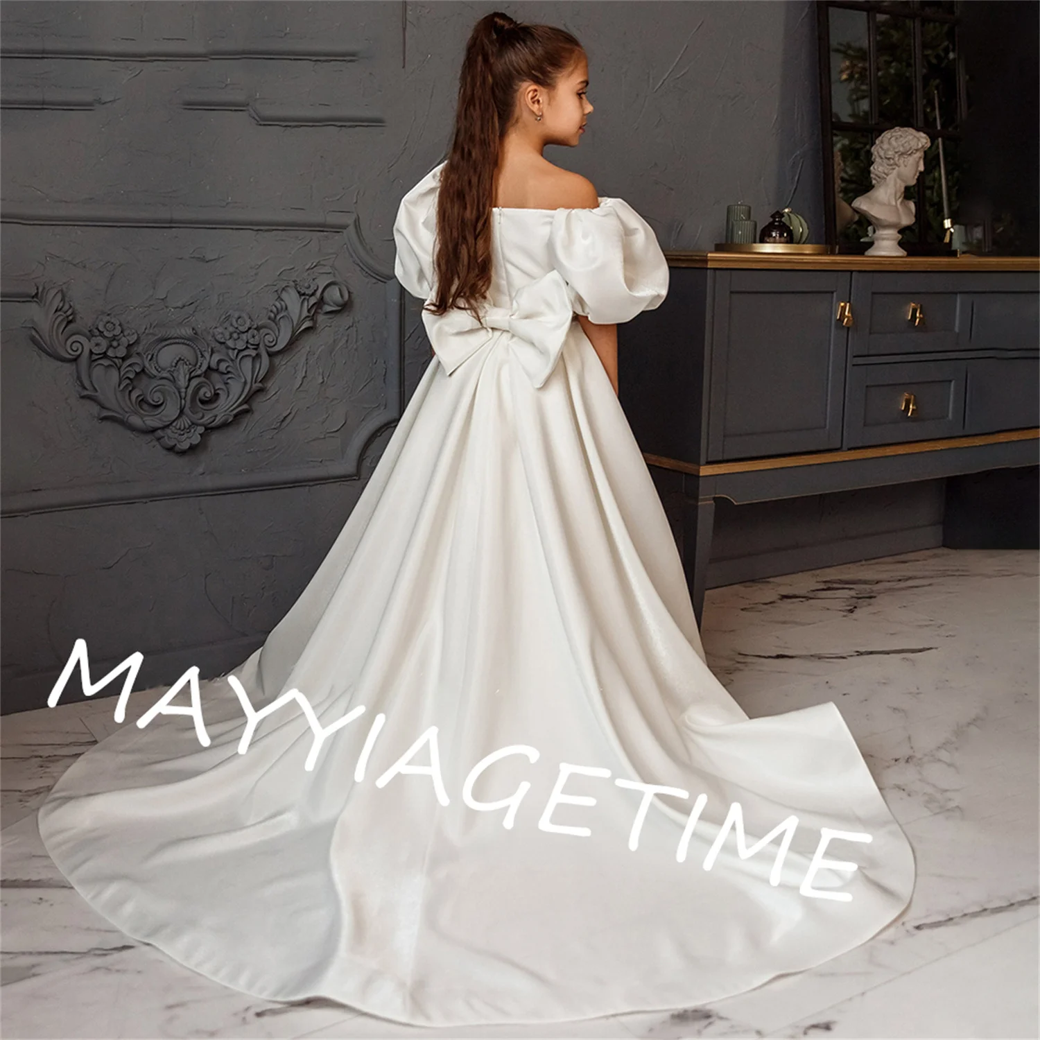 

Ivory Satin Flower Girl Dress Puffy Sleeves Kids Ball Gown First Communion Dress Lace Applique Birthday Party Dresses