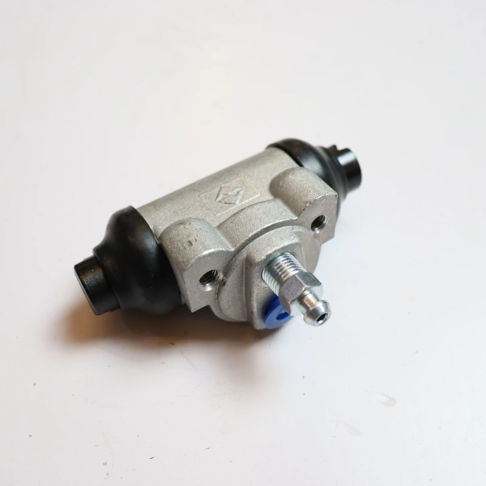 Rear brake Cylinder For Baic MZ45 Weiwang 306 A12 128404546 128404547