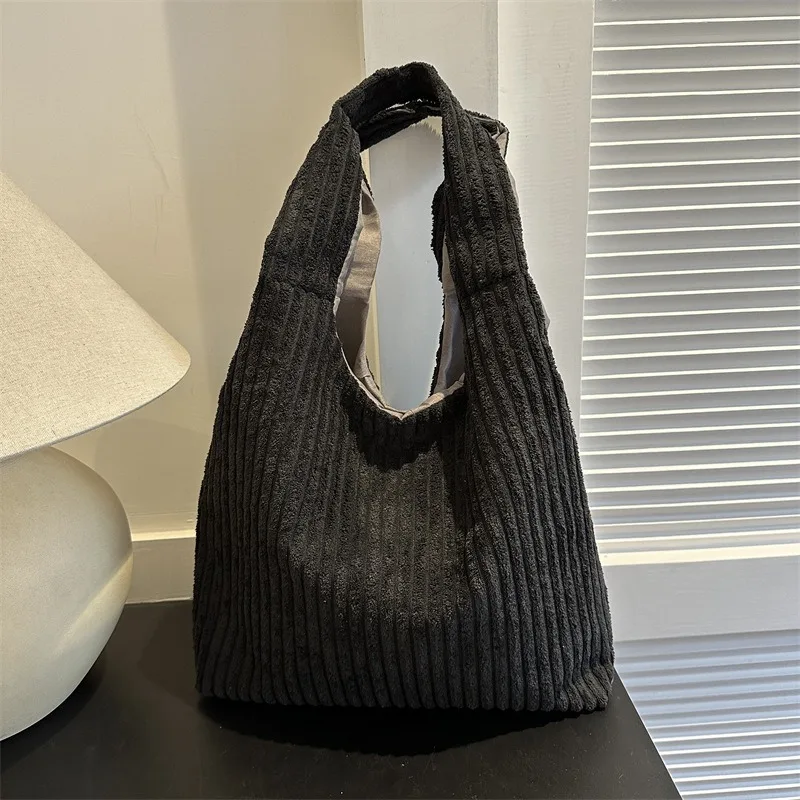 Рисунок 2 - Простая нишевая вместительная сумка через плечо