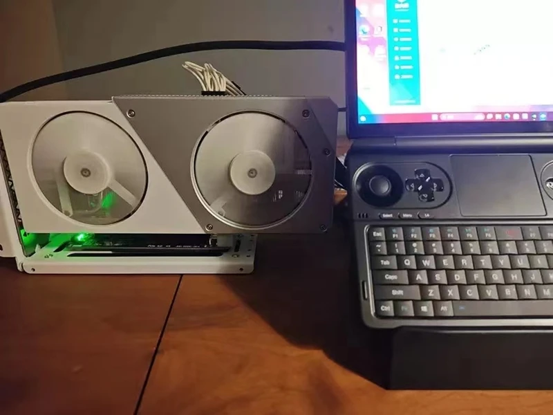 ONEXGPU eGPU ケース/OCuLinkケーブル付き セール》ONEXGPU ポータブルeGPU Radeon RX7600 – ハイビーム