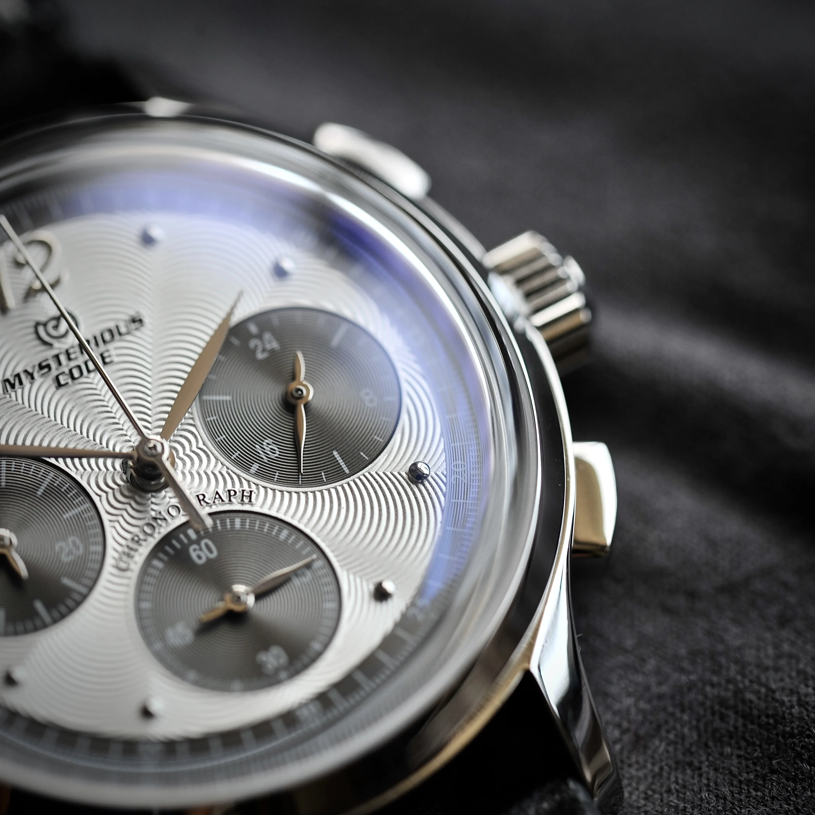 

Classic Japanese vk64 quartz watch tempered glass lens leather strap luminous waterproof 50m pin buckle