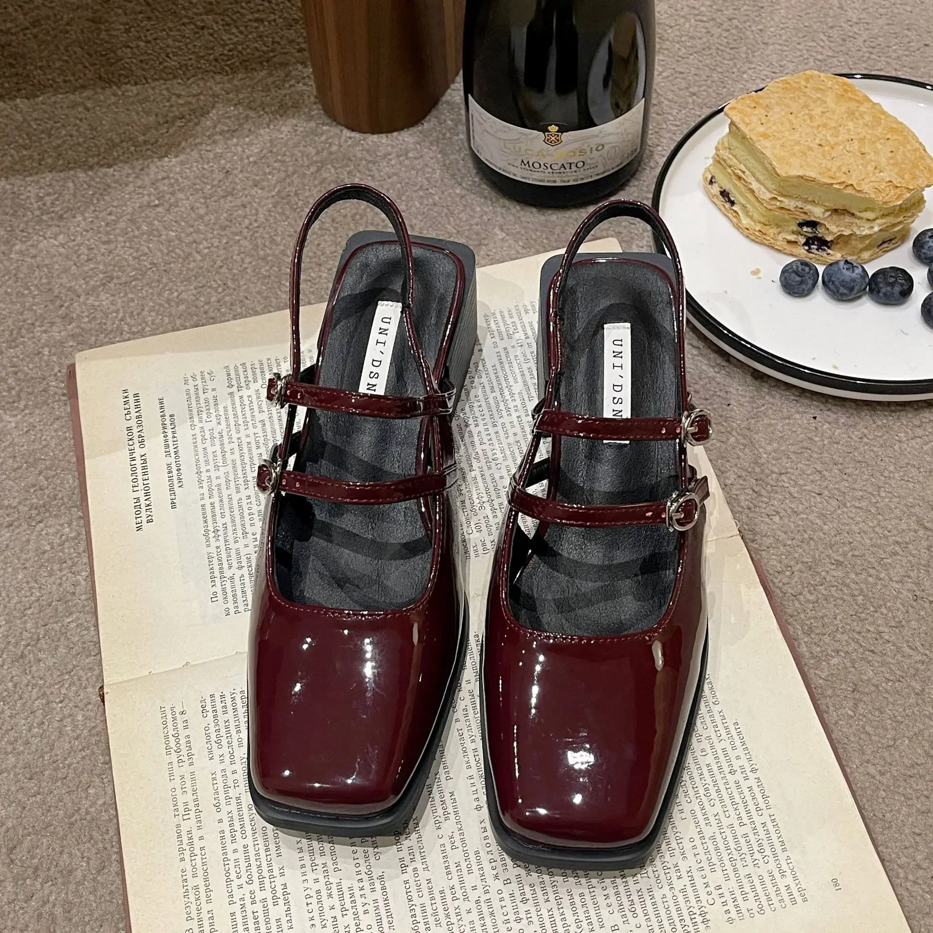 

Туфли женские кожаные в стиле ретро, маленькие сандалии с квадратным носком, ремешком и двойной пряжкой, Туфли Мэри Джейн на толстом каблуке, весна