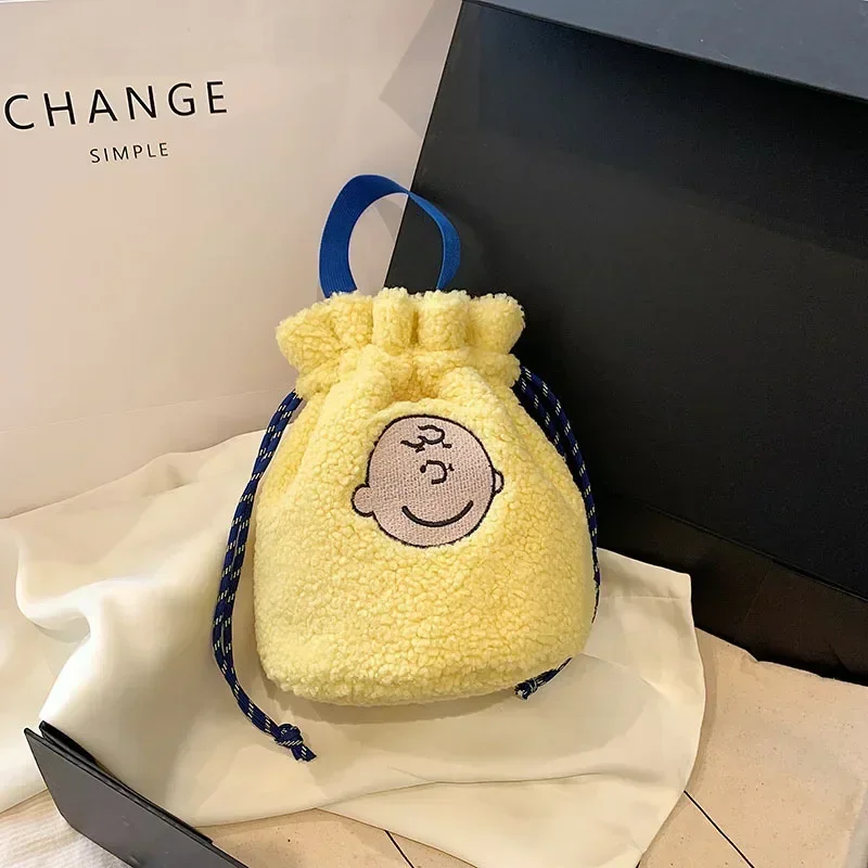 MINISO 디즈니 시리즈 스누피 드로스트링 버킷 백: 귀여움과 실용성의 완벽한 조화