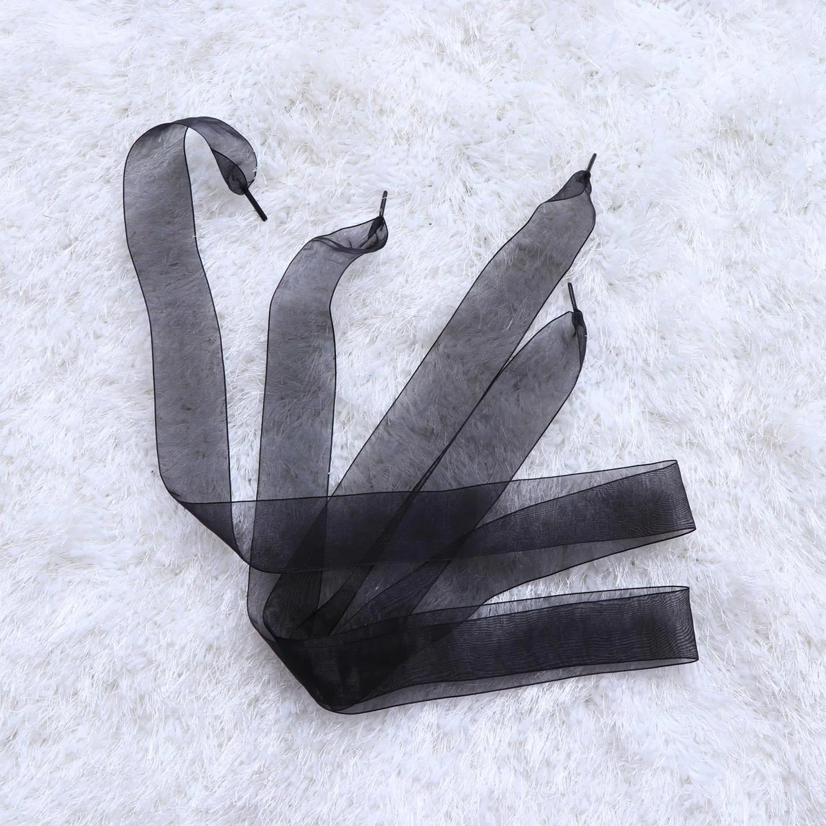 Рисунок 2 - Прозрачные кружевные шнурки для девушек