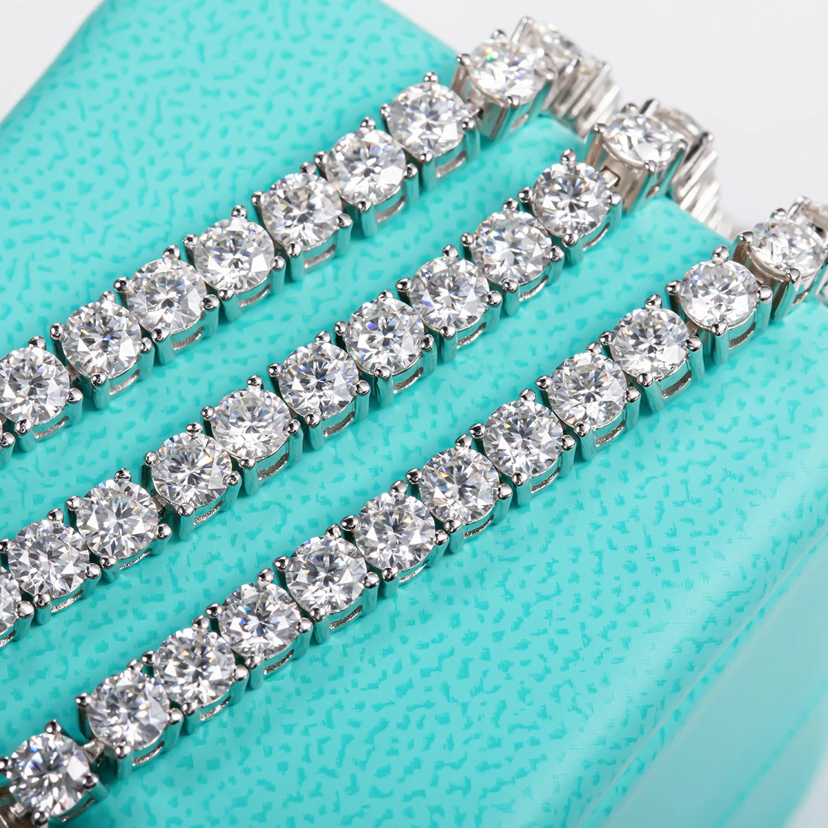 Bracelets lock and wear