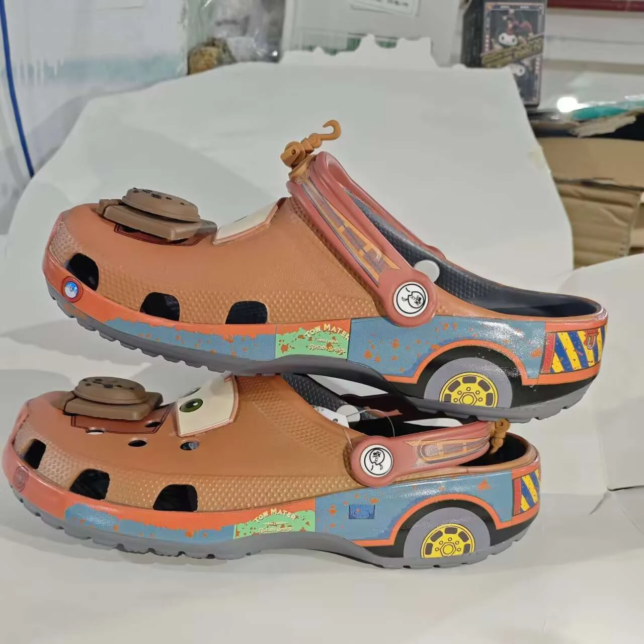 Zuecos estilo cocodrilo Sandalias deslizantes Disney Pixar Mater Zapatos de playa transpirables antideslizantes Zapatos casuales al aire libre para adultos