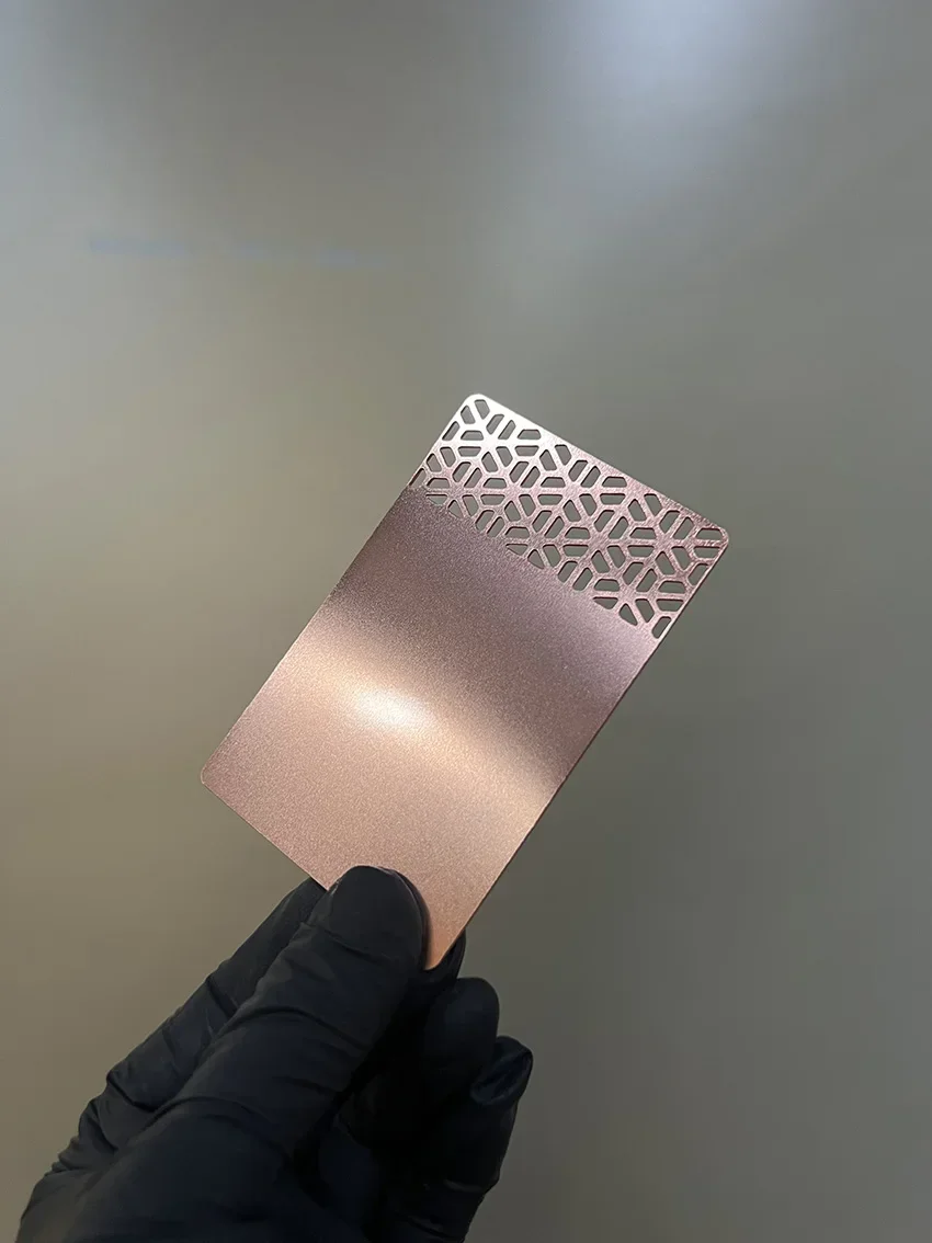 맞춤형 고급 NFC VIP 명함 레이저 각인 스테인리스 스틸 RFID 금도금 ISO 13.56MHz 빈 맞춤형 NFC 신용카드