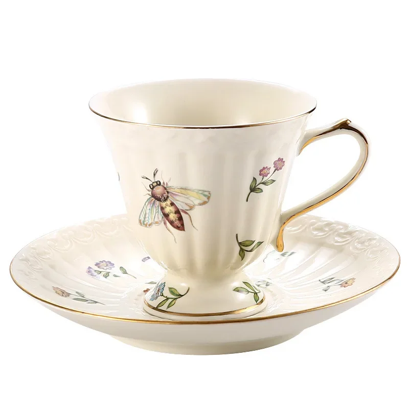 1PCS Europe Ceramic Mug Coffee Cup Saucers Set Set With Dessert Plate Spoon Insect Cup Espresso Cups Drinkware Teapot