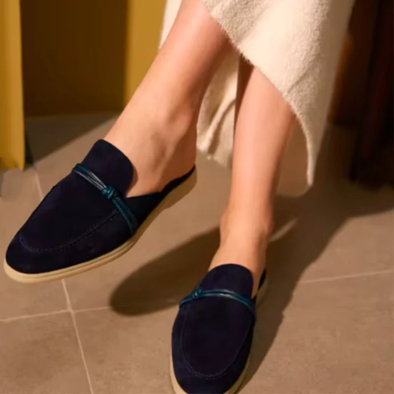 أحذية نسائية مسطحة من الجلد السويدي لربيع وخريف 2026، أحذية كاجوال ذات نعل ناعم عالية الجودة من الكشمير تواكب أحدث صيحات الموضة