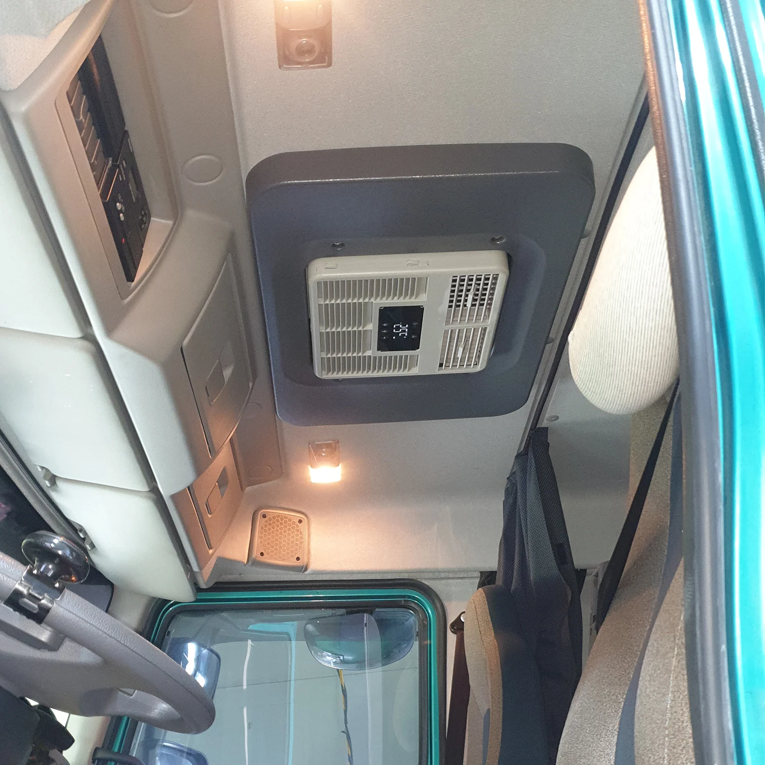 

2022 Top sale Auto Electric Rooftop Truck Air Conditioner Systems For Benz Actros and Scania 22kw 7480 BTU DC 24V