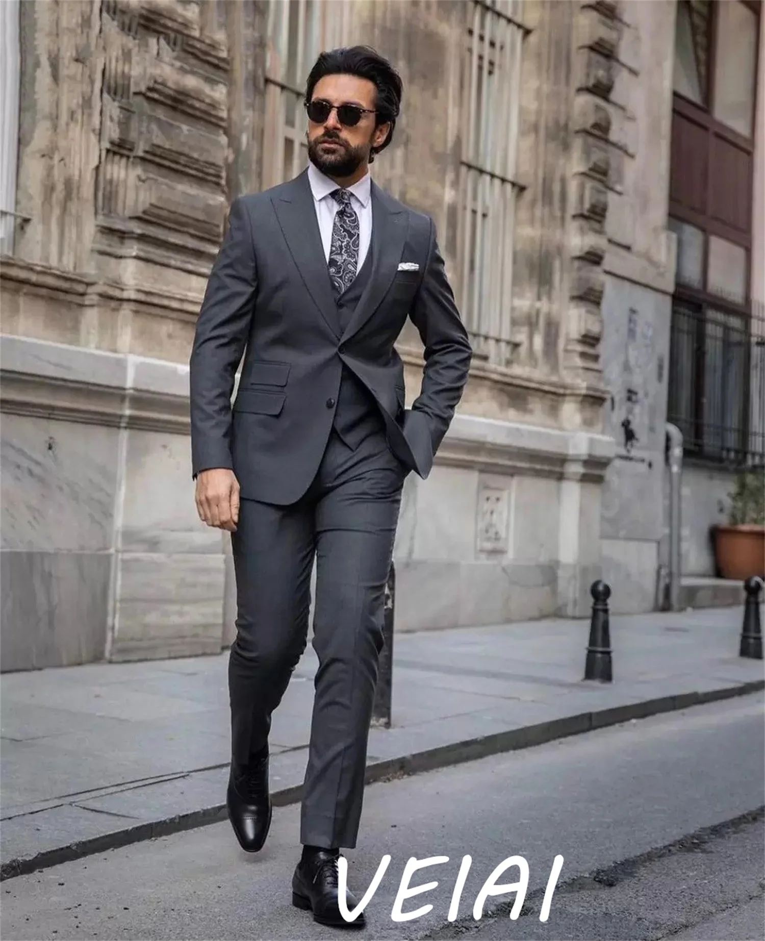

Dark Grey Men Suits 3 Pieces Peaked Lapel Single Breasted Business Office Wear Blazer Tuxedos Groom Wedding Suit Coat+Vest+Pant