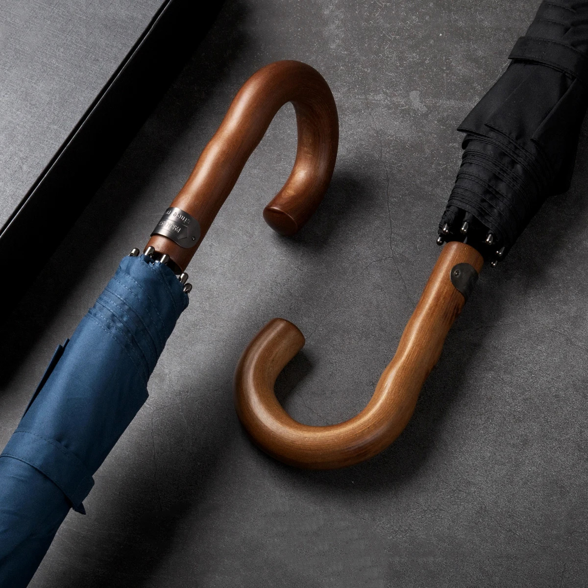 Parachase 남성용 방풍 대형 우산, 더블 레이어 골프 우산, 비 8K 초대형 파라과스 나무 손잡이, 135cm 