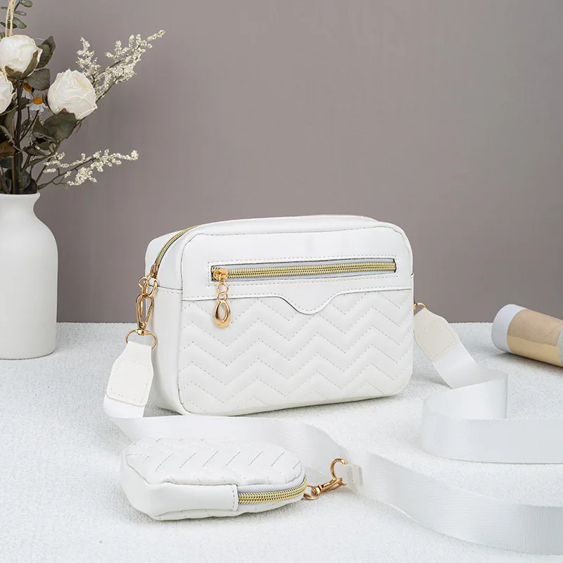 Ladies' Quilted Pattern Crossbody Bag, Casual Minimalist Single Shoulder Bag With Mini Hanging Money