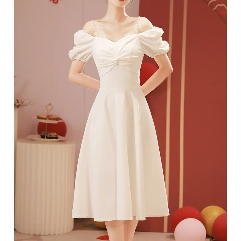 

Милое коктейльное платье трапециевидной формы из атласа с коротким рукавом и открытыми плечами для женщин