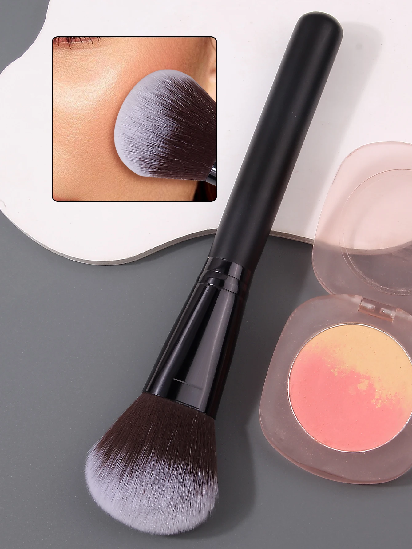 1 piece of high-end black wood-handled soft facial loose powder blush makeup brush, a professional beauty tool 2