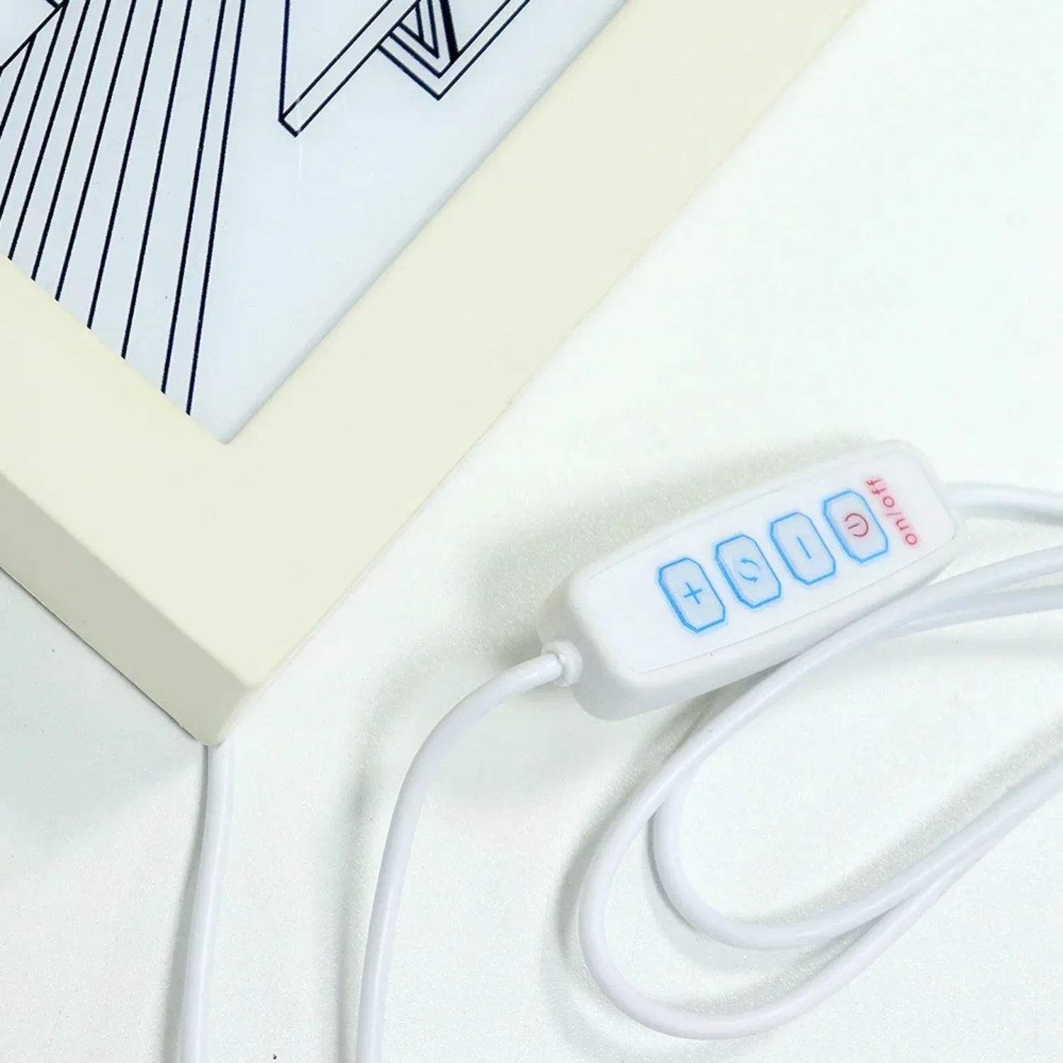 COOINJOY 벽걸이형 데스크탑 장식 USB 플러그인 배터리 없이 작동하는 LED 조명 그림 3색 조절 가능 거실 침실용