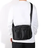 Sac bandoulière de luxe en nylon, taille L, avec petite pochette assortie, pour hommes et femmes, idéal pour le travail, les voyages et les trajets urbains. 5