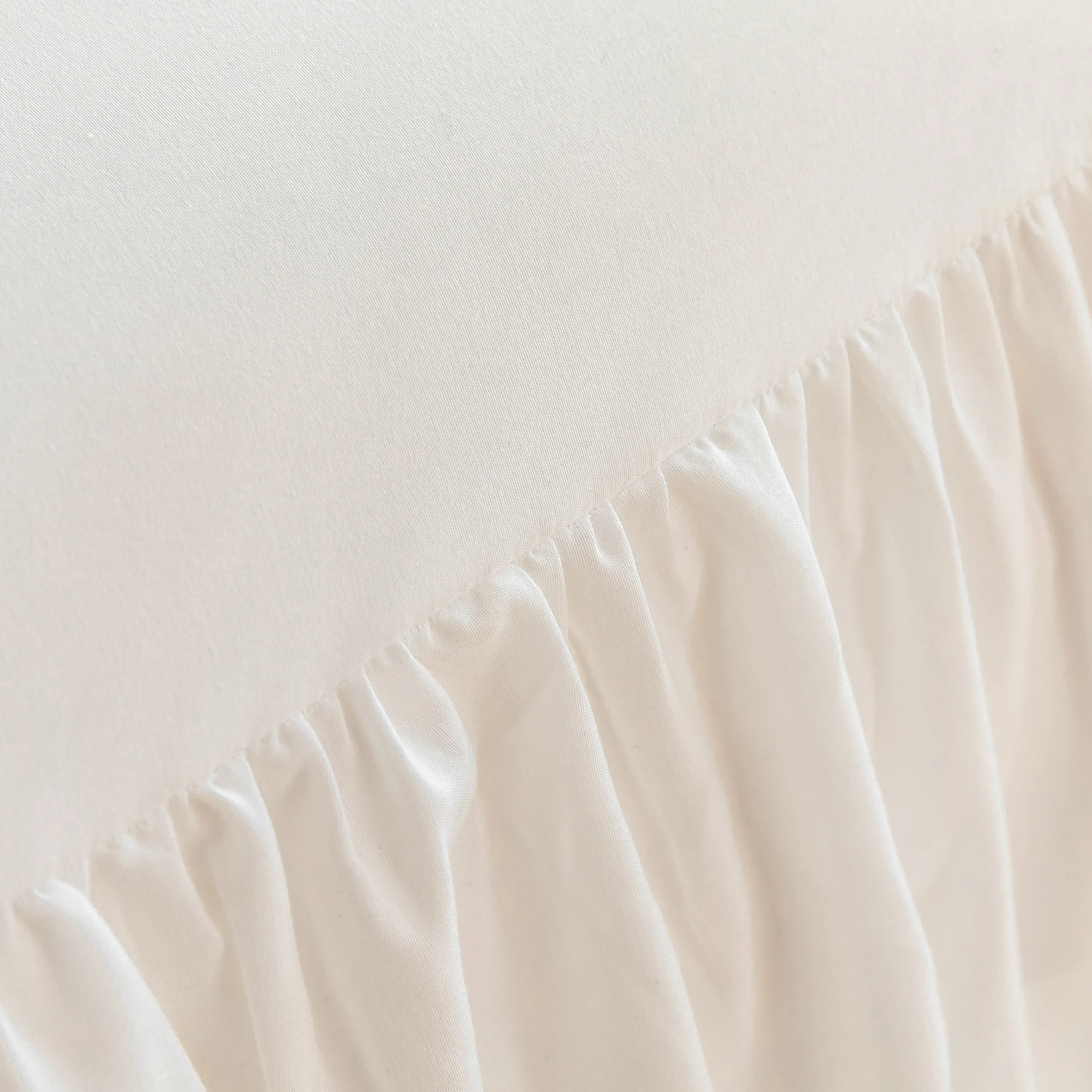 1PC100% polyester single solid color pleated large Wide lace comfortable soft one bed skirt available in multiple sizes bed skirt