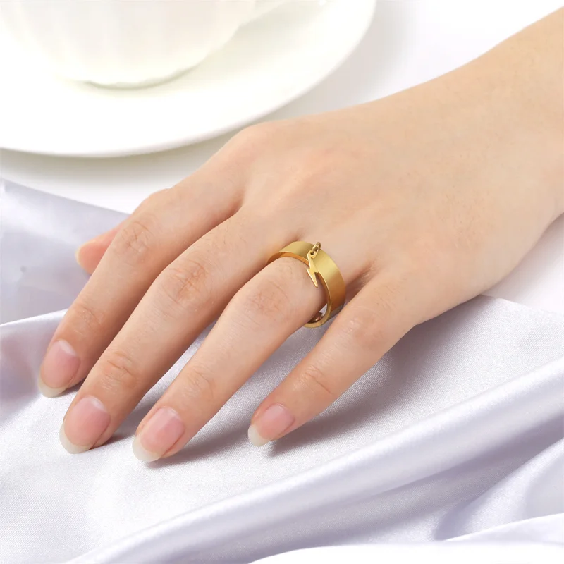 Goldfarbene minimalistische Ringe aus Edelstahl mit rundem Anhänger für Frauen, koreanische Mode, Paar-Fingerringe, 2023, Trendschmuck – Detail 21
