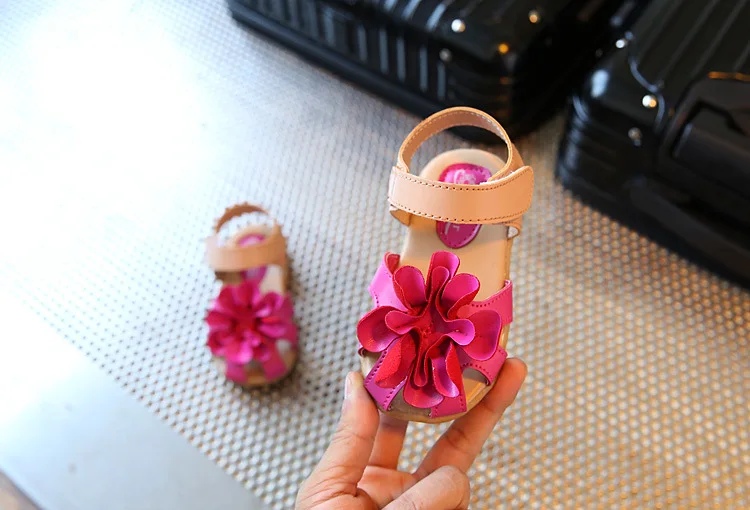 slippers for boy Summer Baby Sandals 1-6 Years Old Girl Princess Shoes Baotou Children's Toddler Shoes Soft Soled Hollow Sandals Anti Slip Fla child shoes girl