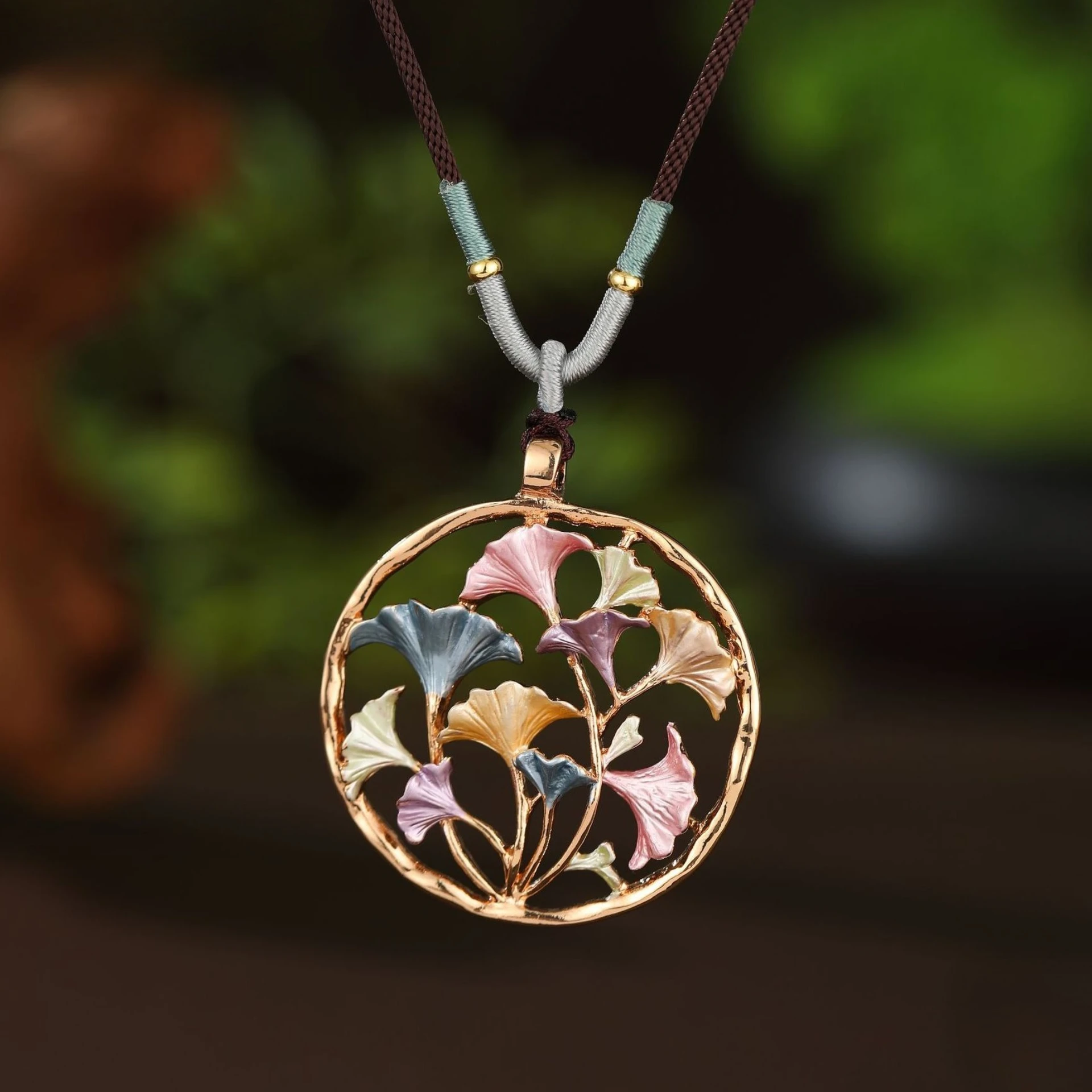 Runde Hohl Emaille Farbige Ginkgo Blatt Anhänger Legierung Gewebt Seil Lange Halsketten Vintage Frauen High-end-Mode Schmuck Geschenk