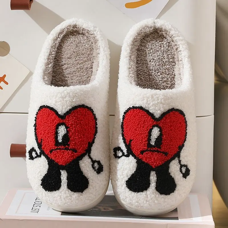 Pantoufles Moelleuses Cœur Triste Bad Bunny – Confort & Style