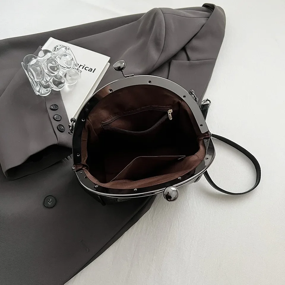 VONMONAN Retro Chinese Style Chain Small Bags for Women Clip Mouth Bag Lady Versatile Single Shoulder Shell Bag Elephant Pattern