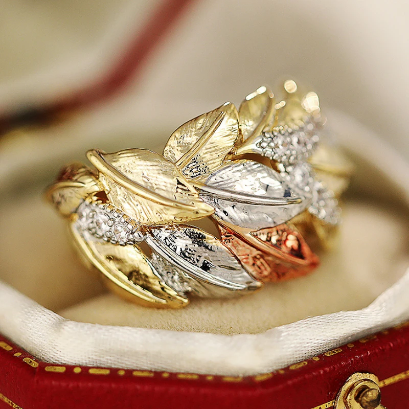 Huitan Three-tone Leaf Design Finger Rings for Women Inlaid Dazzling Cubic Zirconia New Fashion Wedding Band Luxury Lady Jewelry Sa4cbbff903bd4676b3d78708bc3333829