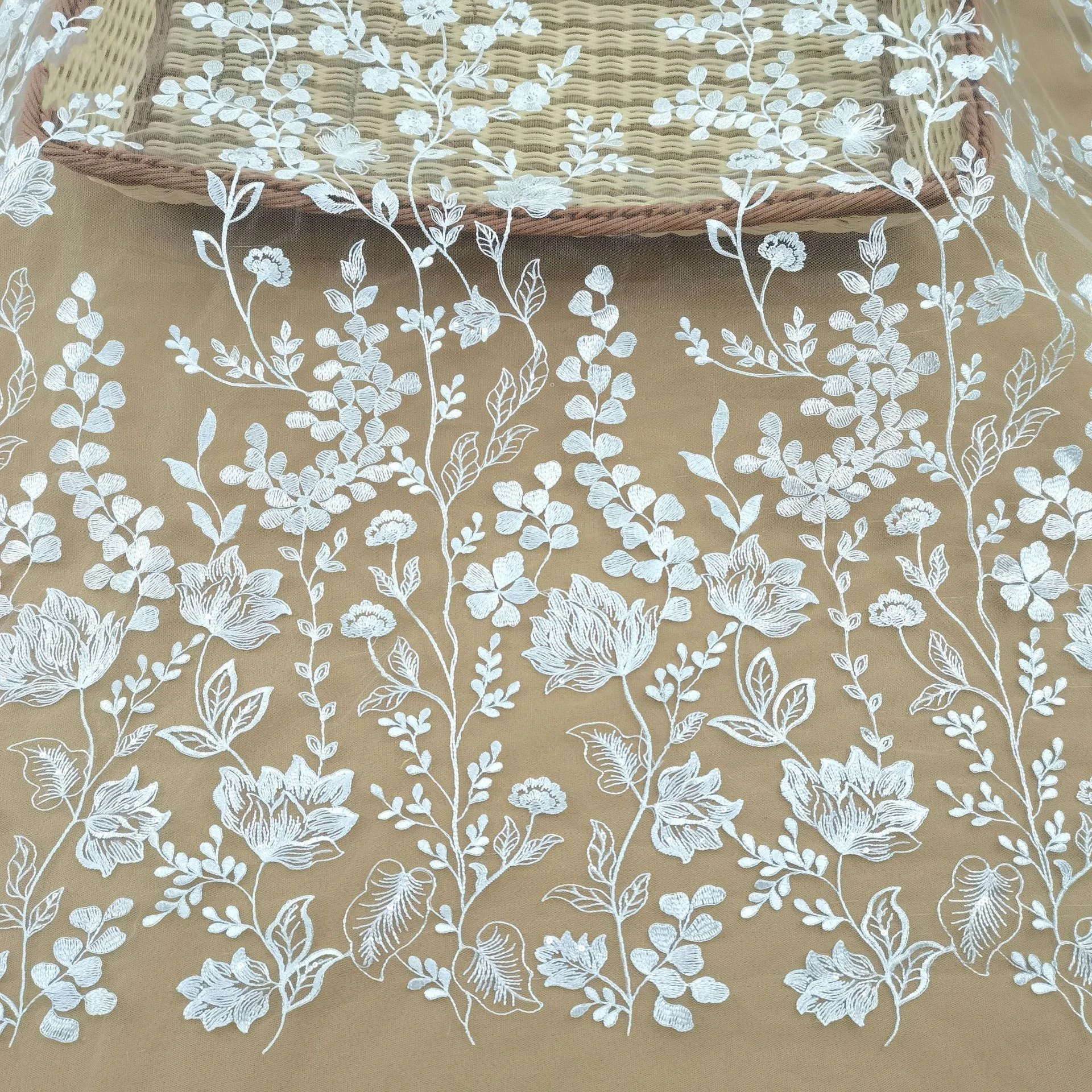Fashion Lace Fabric High Quality Embroidery Leaf Flower Shape for Bridal Wedding Gown Dress Wide 130 cm