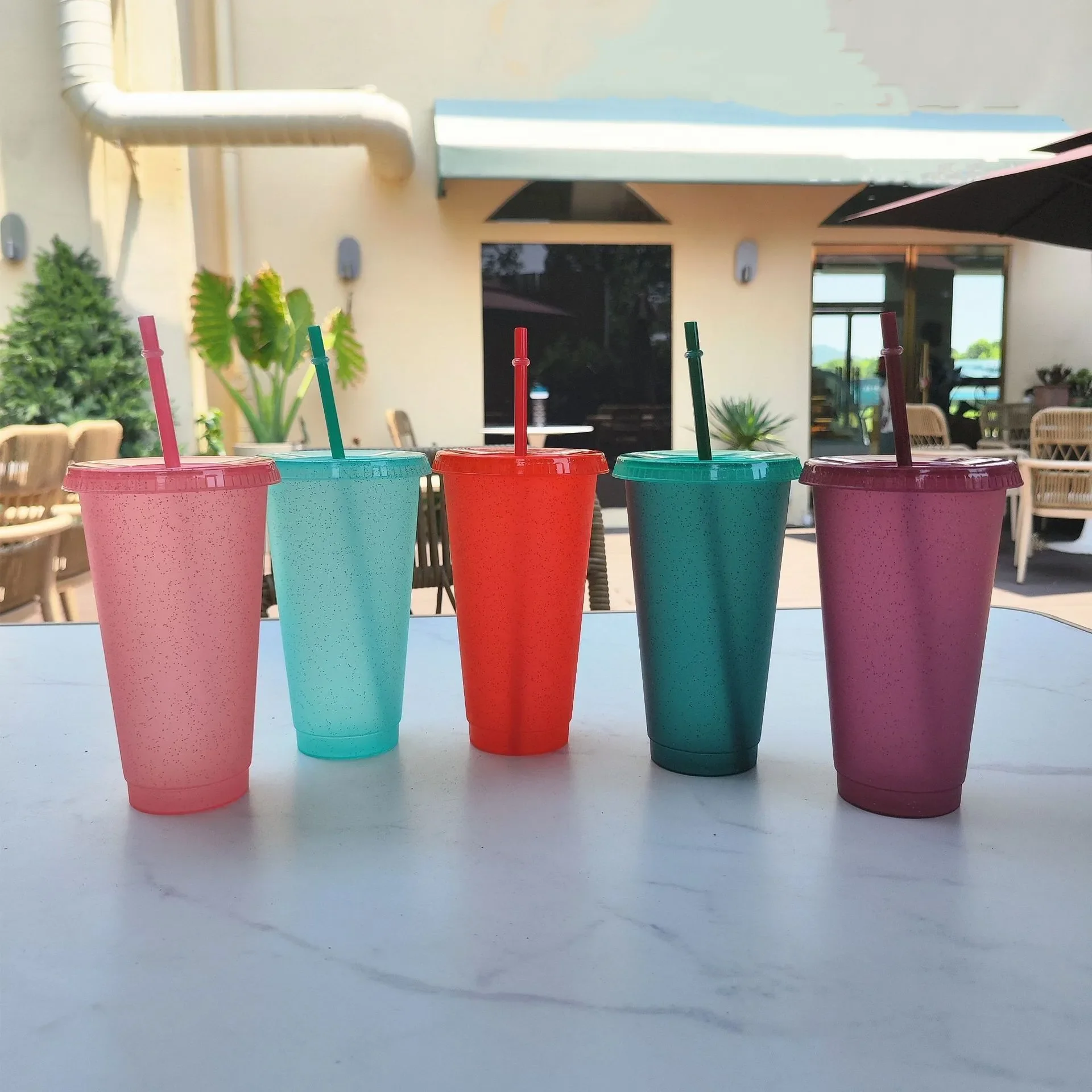 https://ae01.alicdn.com/kf/Sa4cdc923786442e6b6dfaecbd8e4737e2/480-700ML-Sequin-Glitter-Straw-Cup-Plastic-Cup-with-Lids-and-Straws-Reusable-Coffee-Cups-Mugs.jpg