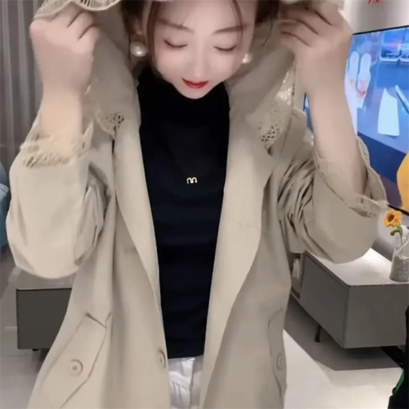 Cappotto giacca a vento europeo da donna Primavera Autunno 2025Nuova giacca temperamento Cuciture con cappuccio in pizzo Capispalla Moda donna Overwear 3