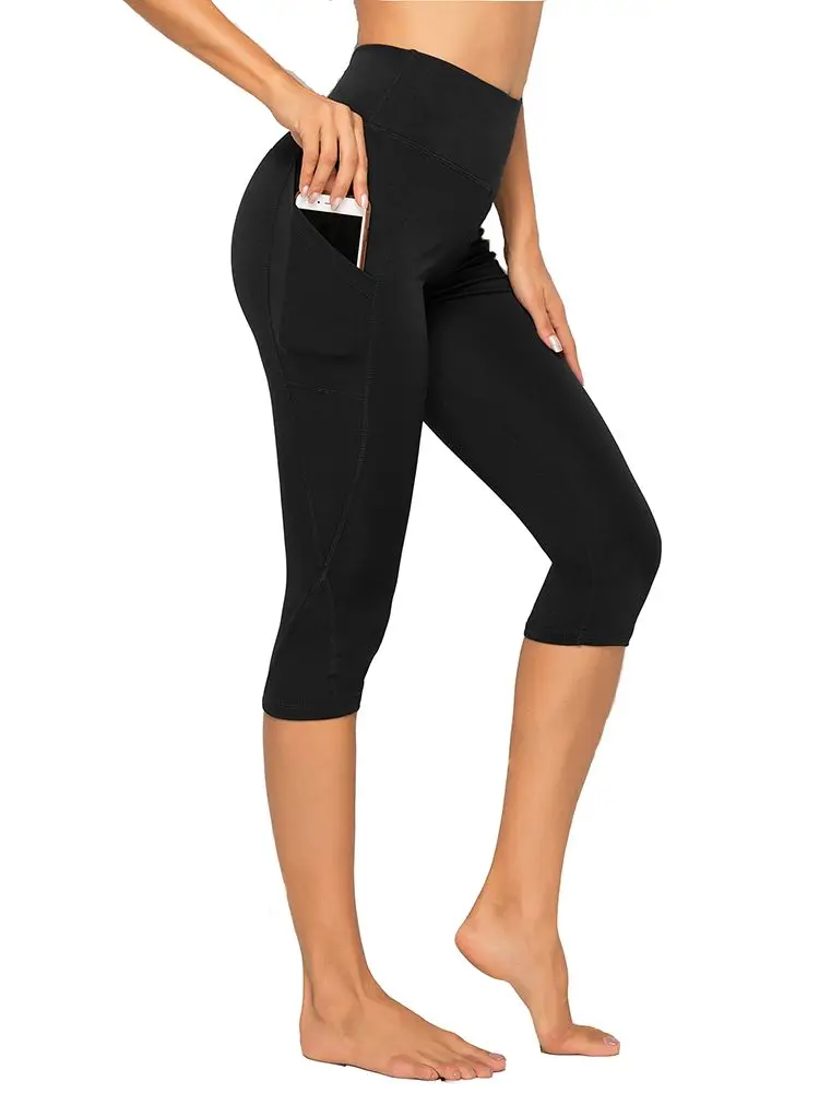 Capris Black