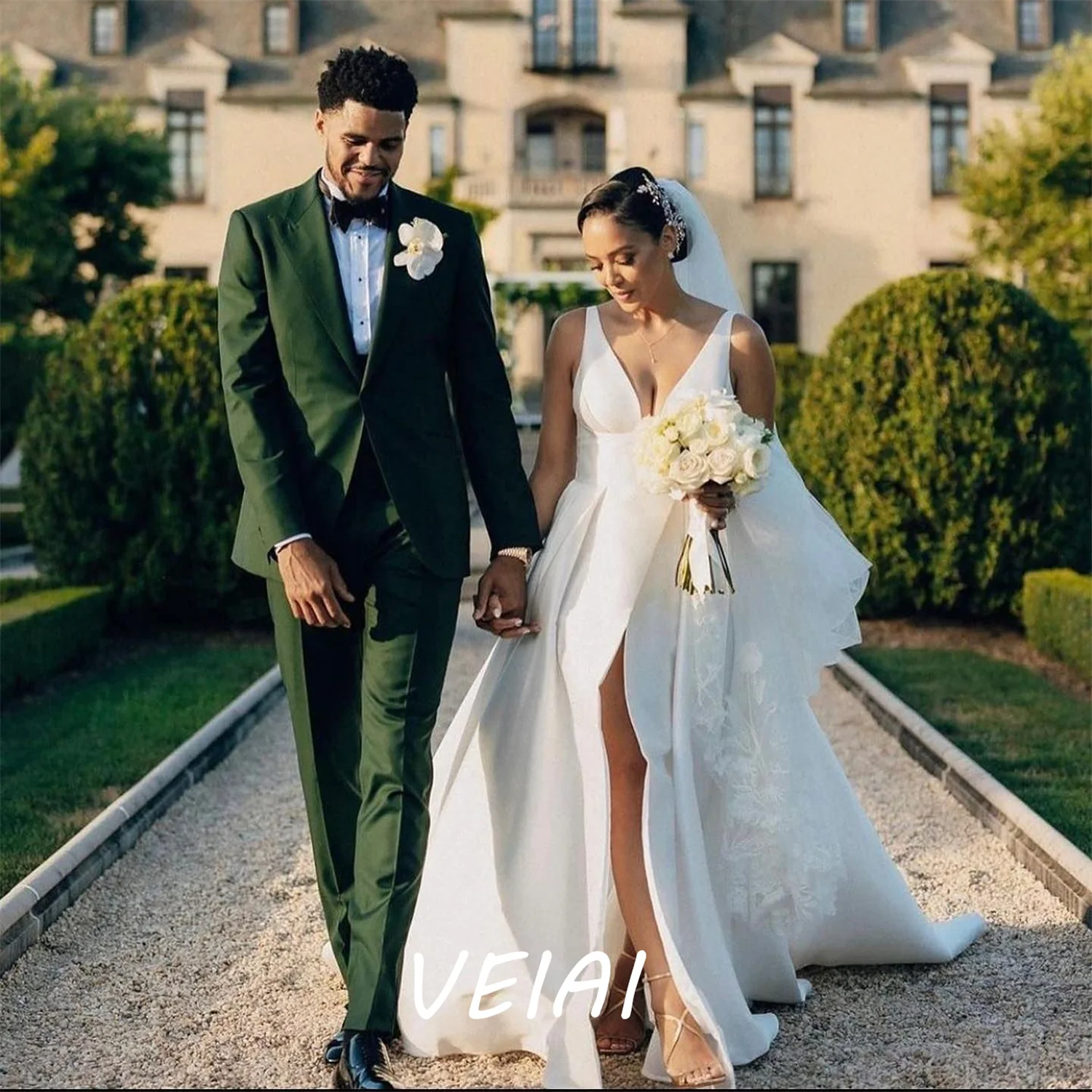 

Green New Arrival Suits For Men Wedding Party Wear Bridegroom Peak Lapel Formal Male Tuxedos Custom 3 Pieces Jacket+Pants+Vest