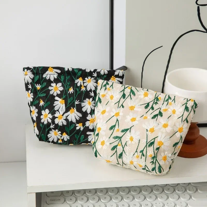 Ins Women's Canvas Makeup Organizer Bags Zipper Wash Skincare Storage Bag Case Daisy Embroidery Girl Pencil Case 3