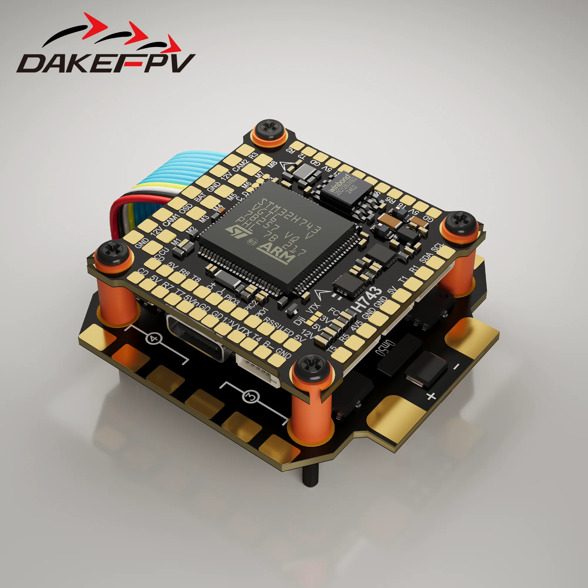 Installation du stack dans un drone FPV, vis et supports de montage en place.